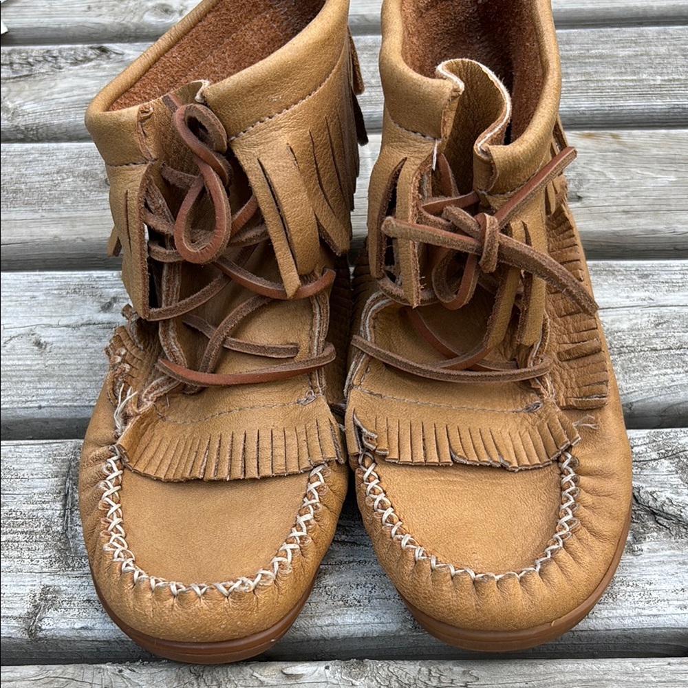SoftMoc Women's Tan Moccasins with Fringe Detail Sz 6.5-7 - Picture 4 of 10